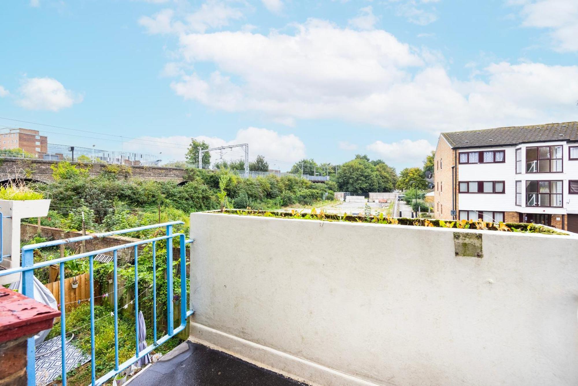 Garland Modern Close To Station 3 Bedroom Appartement *