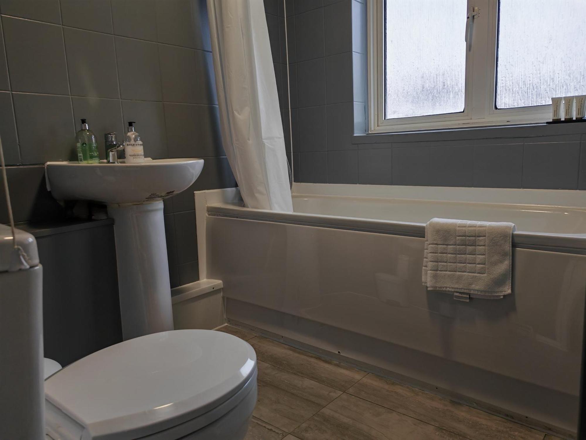 Garland Modern Close To Station 3 Bedroom Appartement Londen