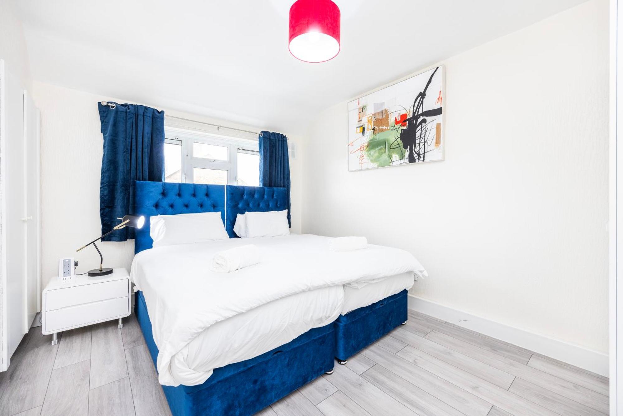 Garland Modern Close To Station 3 Bedroom