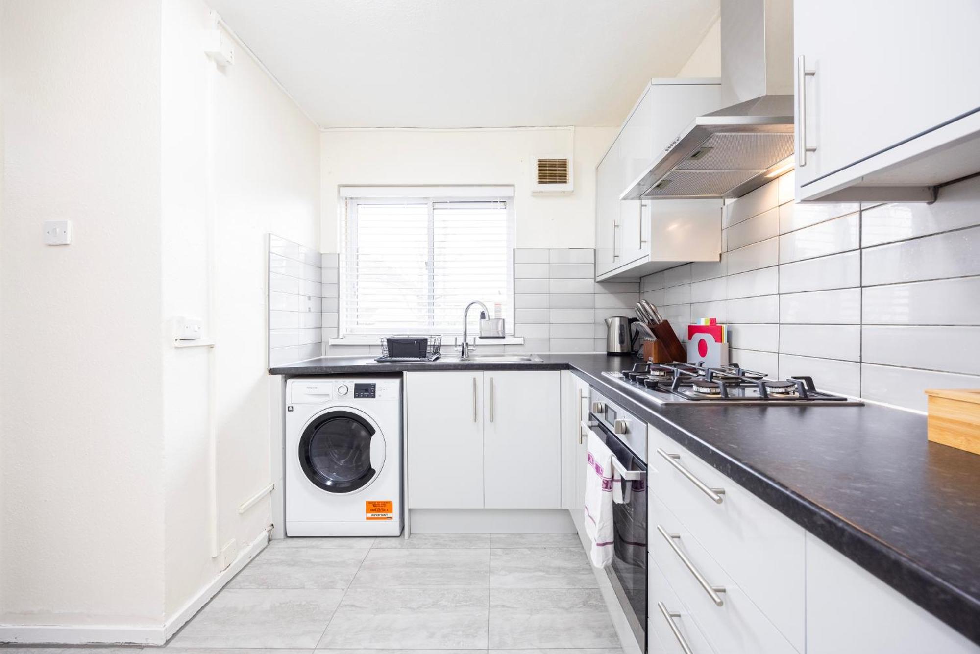 Garland Modern Close To Station 3 Bedroom Appartement