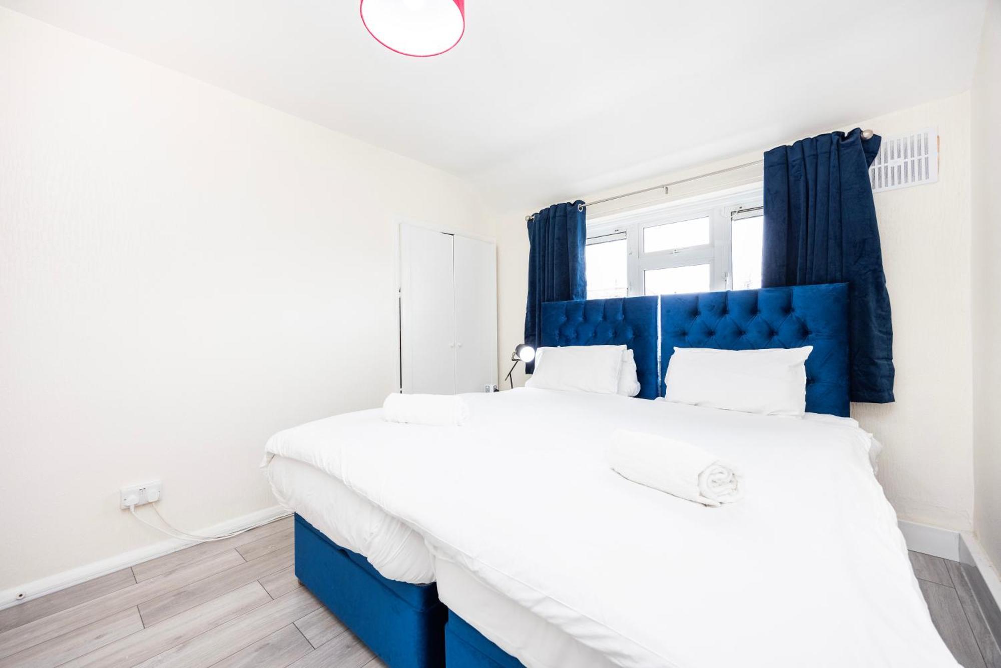 Appartement Garland Modern Close To Station 3 Bedroom Londen