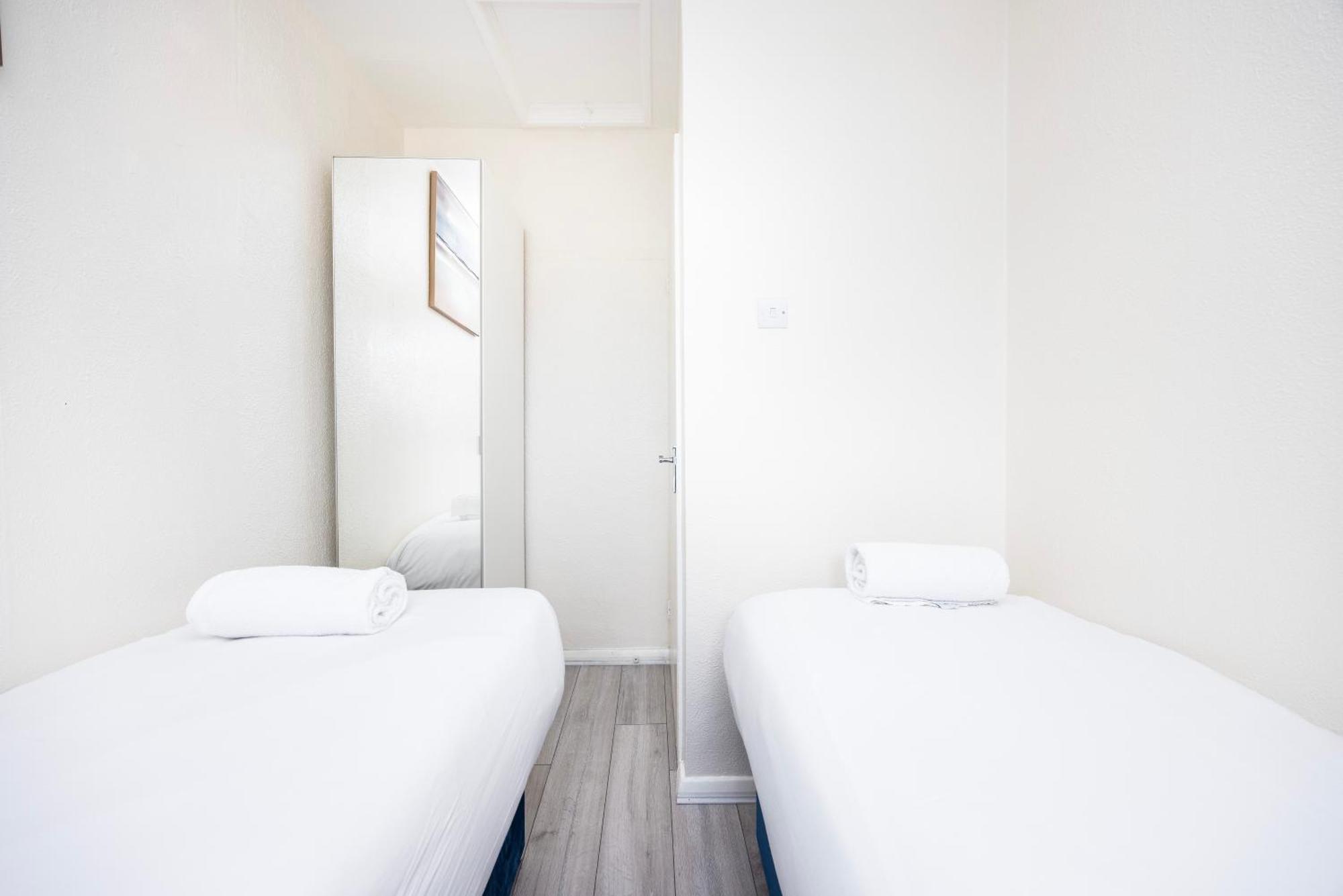 Garland Modern Close To Station 3 Bedroom Londen