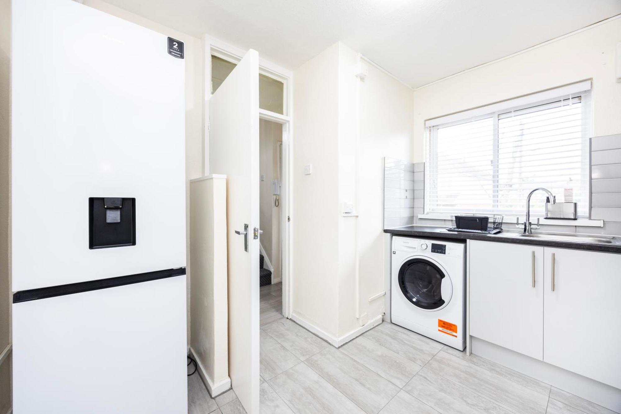 Garland Modern Close To Station 3 Bedroom Appartement